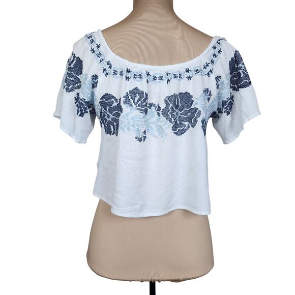 Embroidered Boho Floral Small Crop Top - Picture 2 of 4